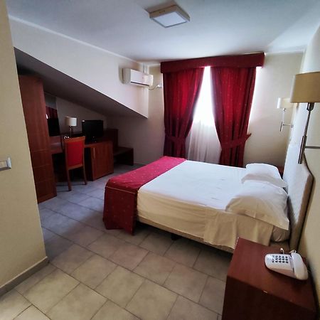 Pisani Hotel San Nicola La Strada Luaran gambar