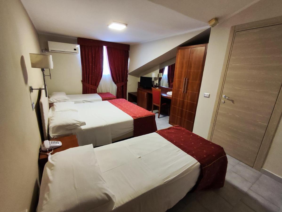 Pisani Hotel San Nicola La Strada Luaran gambar