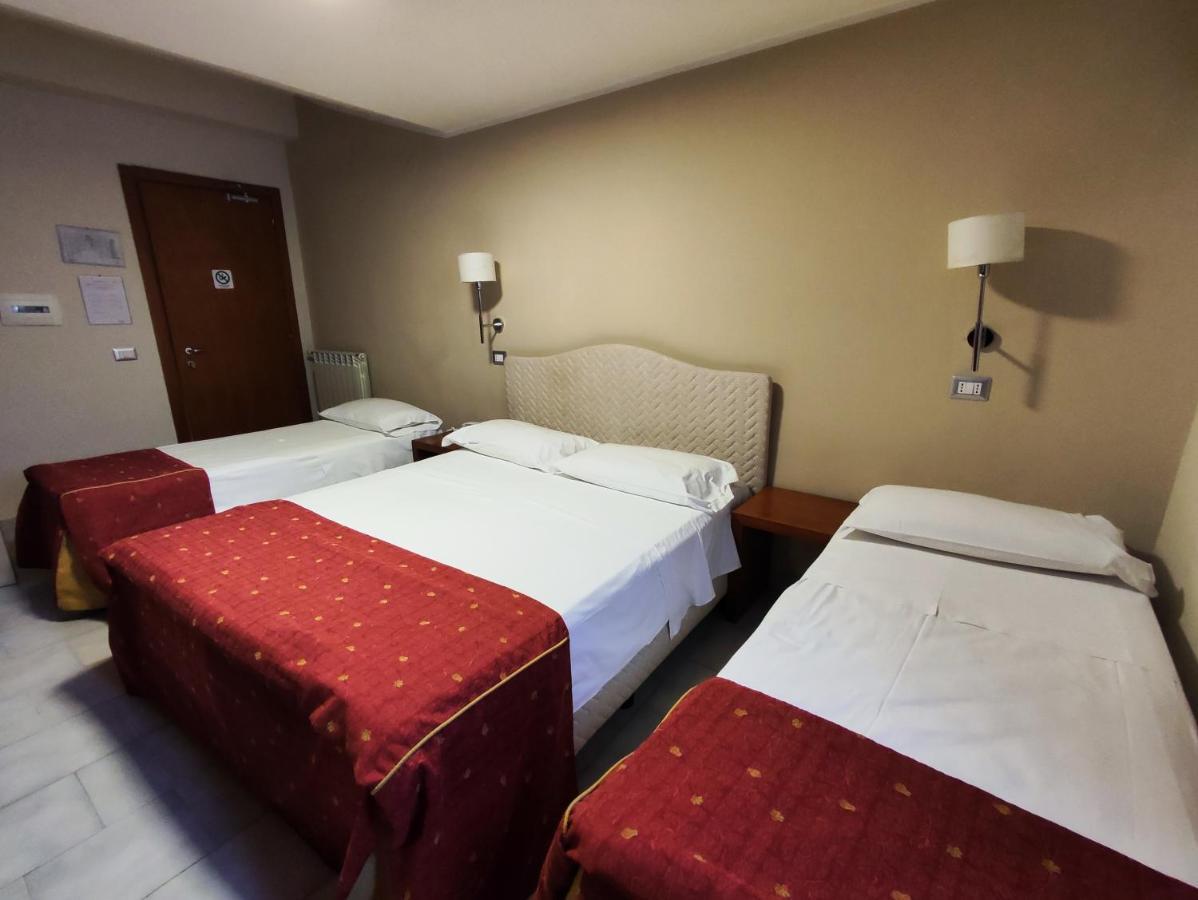 Pisani Hotel San Nicola La Strada Luaran gambar