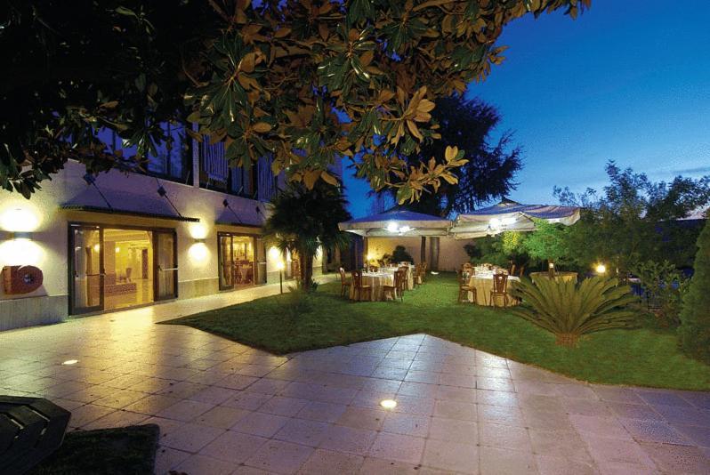 Pisani Hotel San Nicola La Strada Luaran gambar