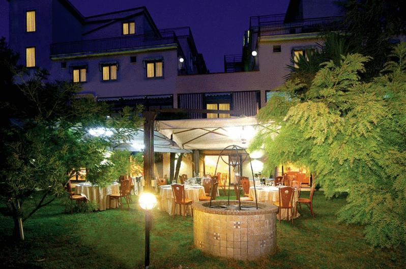 Pisani Hotel San Nicola La Strada Luaran gambar