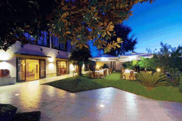 Pisani Hotel San Nicola La Strada Luaran gambar