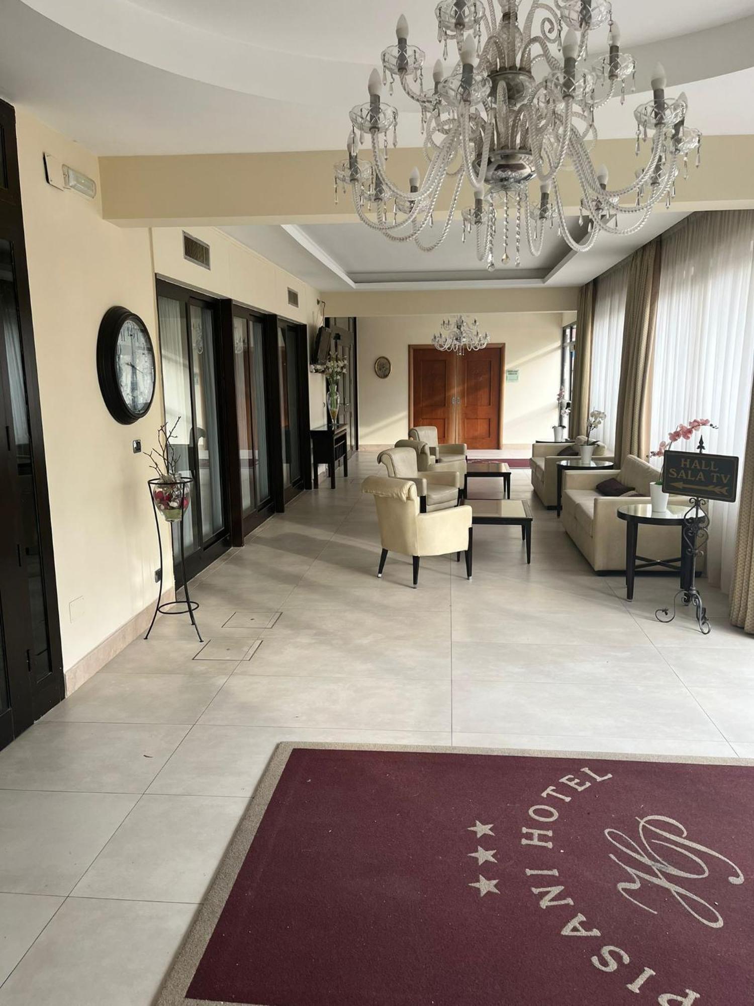 Pisani Hotel San Nicola La Strada Luaran gambar