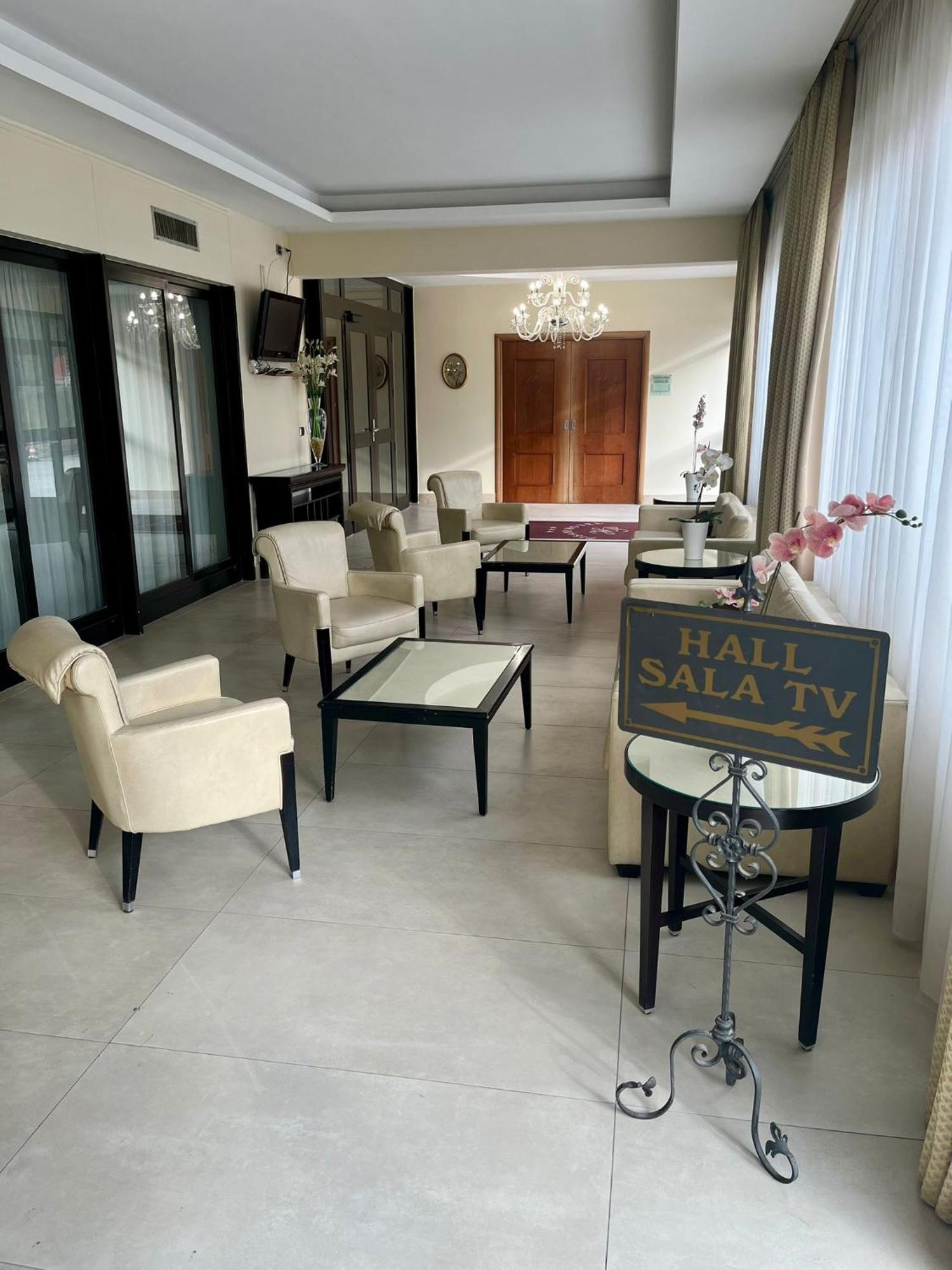 Pisani Hotel San Nicola La Strada Luaran gambar