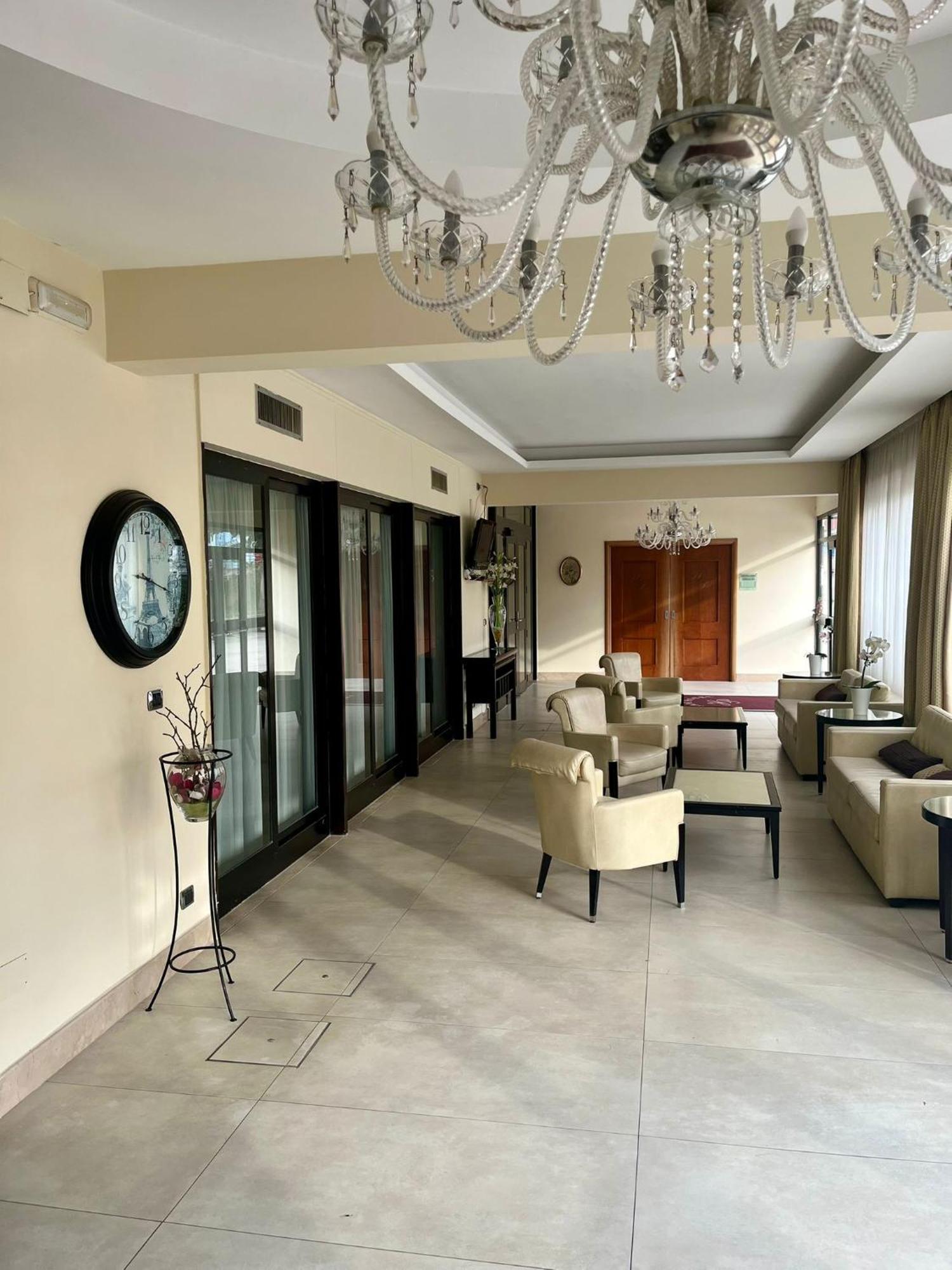 Pisani Hotel San Nicola La Strada Luaran gambar