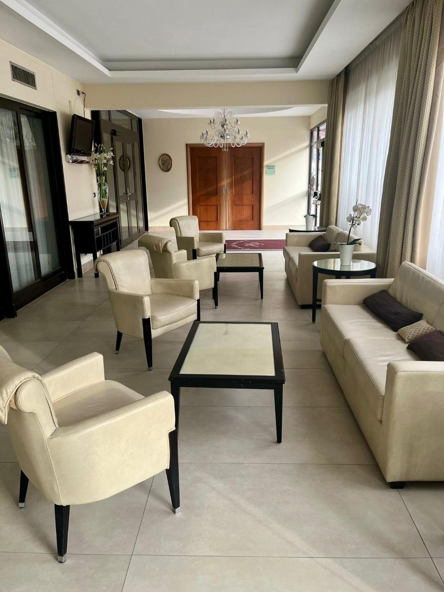 Pisani Hotel San Nicola La Strada Luaran gambar