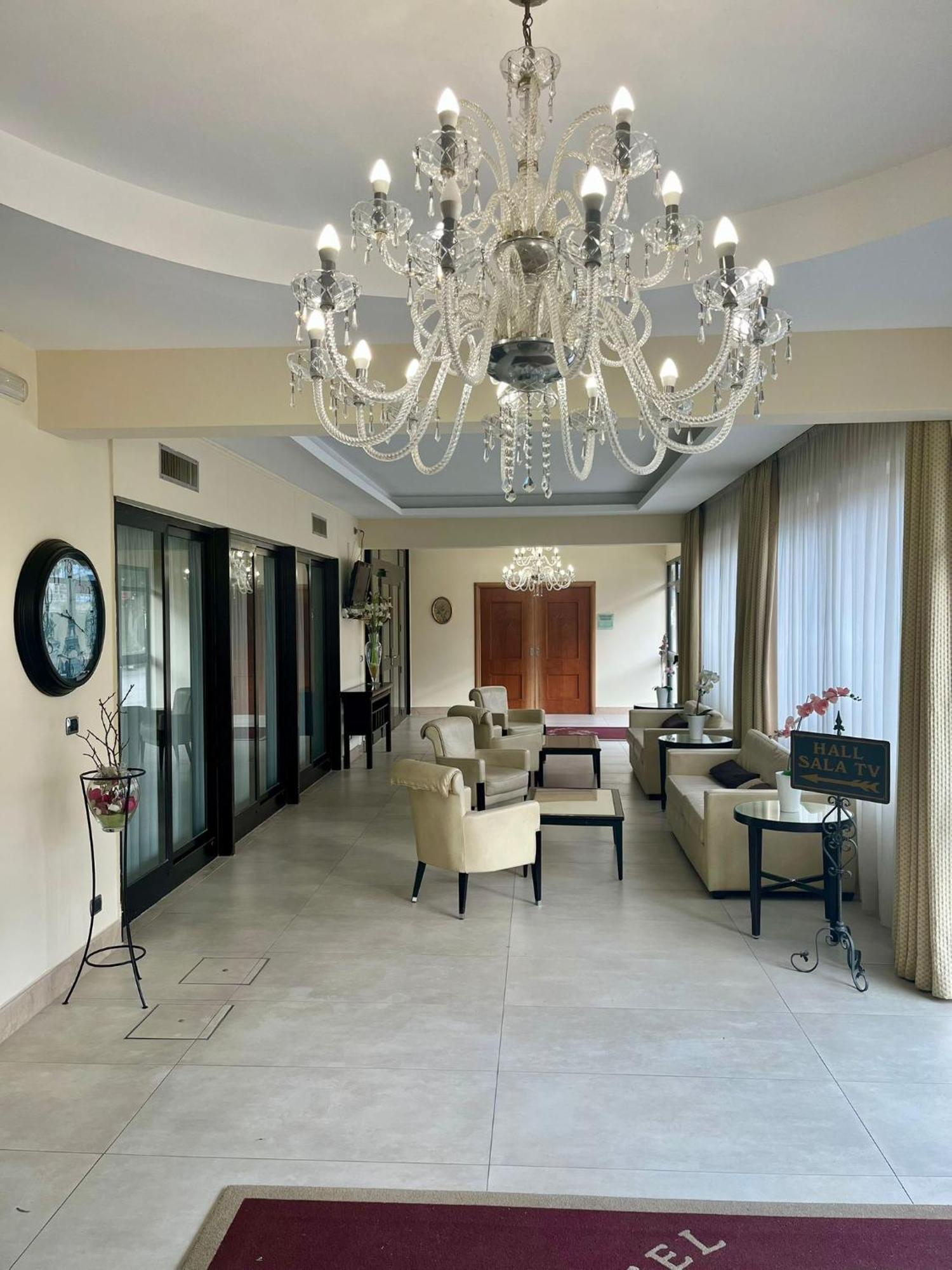 Pisani Hotel San Nicola La Strada Luaran gambar