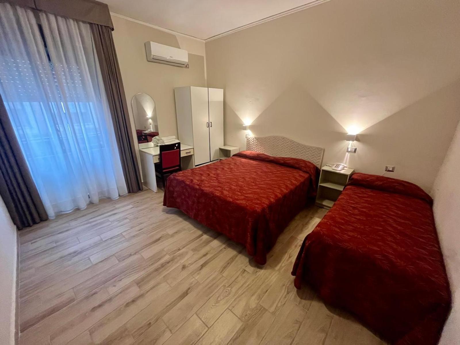 Pisani Hotel San Nicola La Strada Luaran gambar