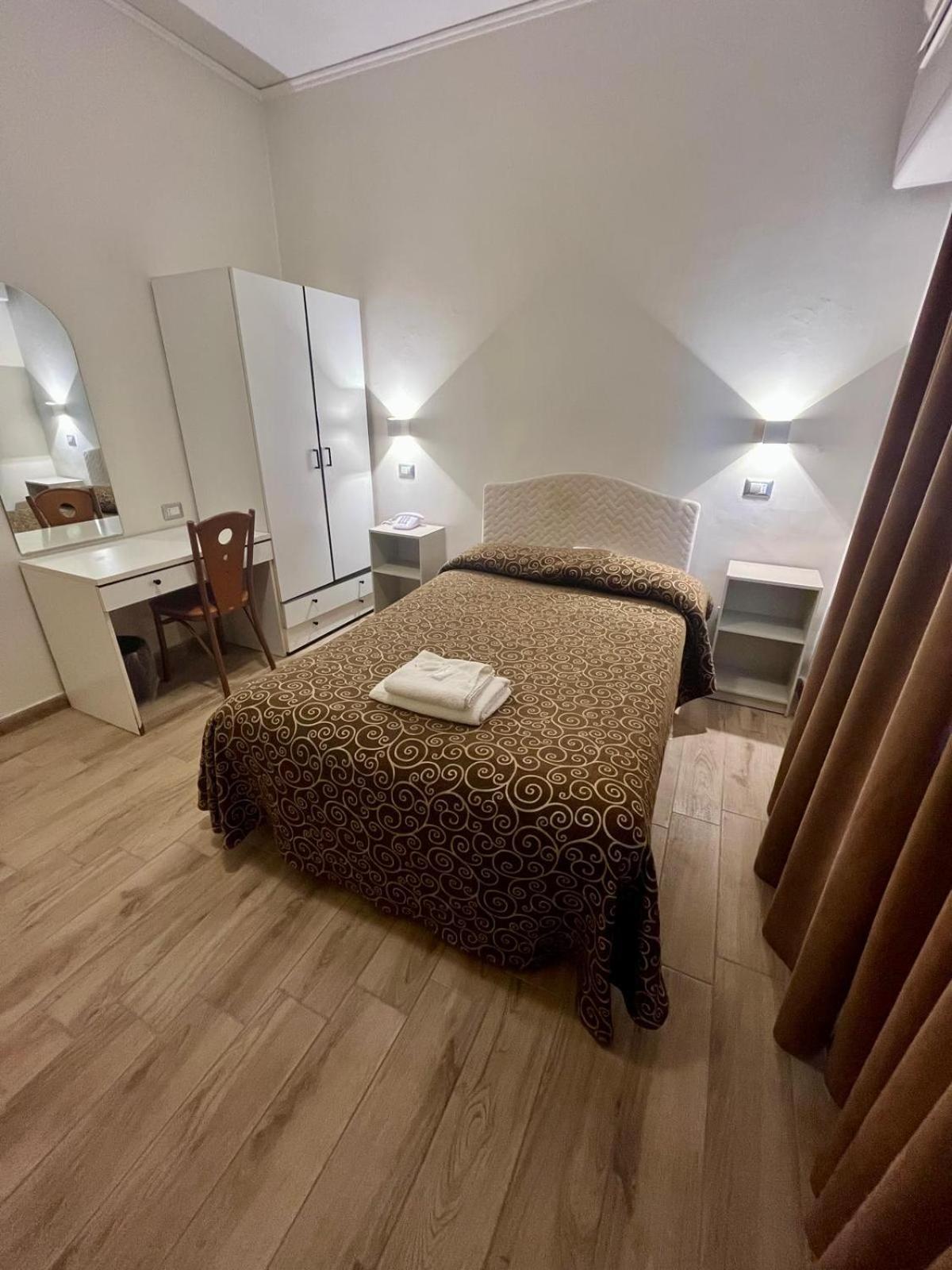 Pisani Hotel San Nicola La Strada Luaran gambar
