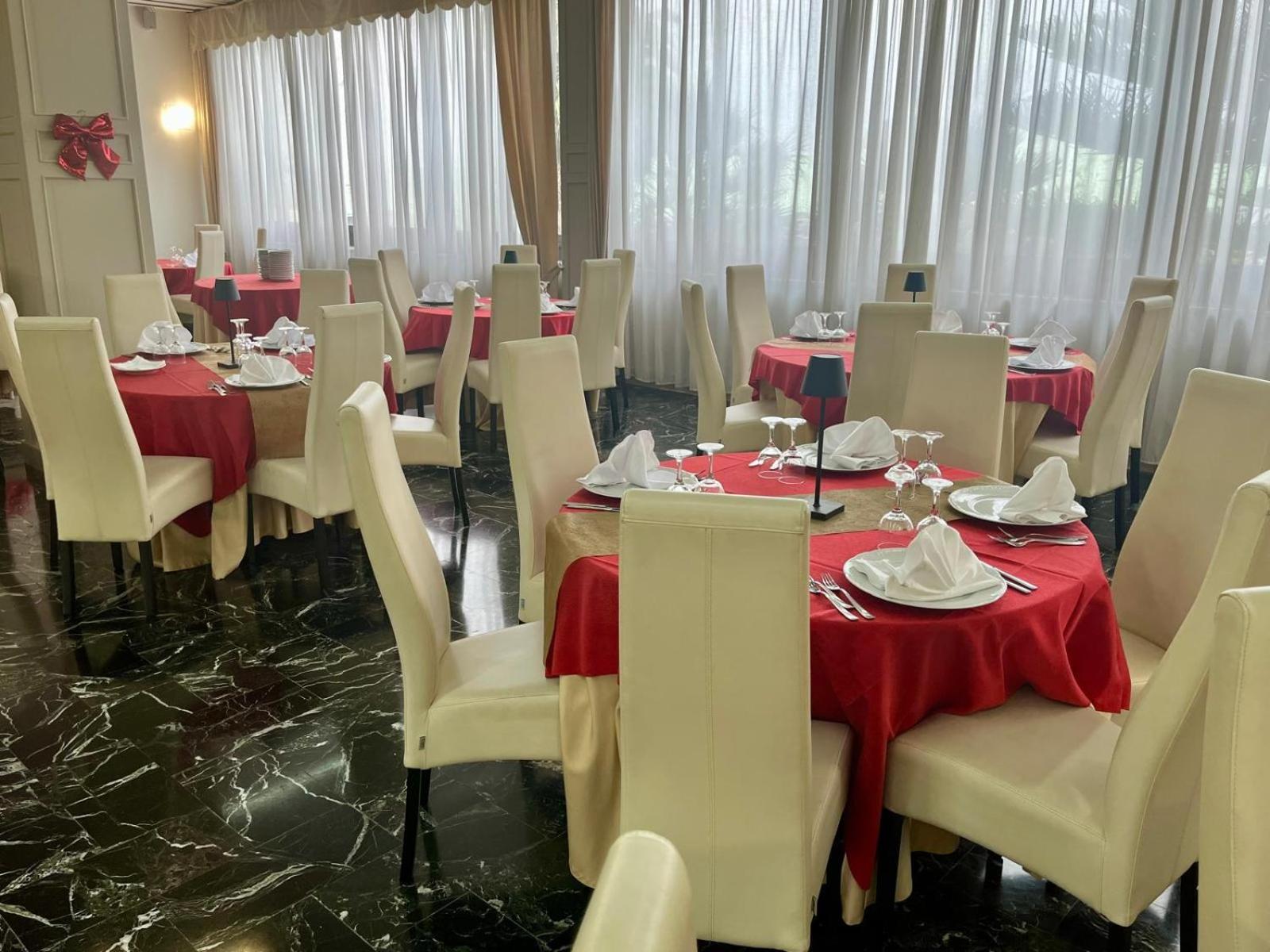 Pisani Hotel San Nicola La Strada Luaran gambar