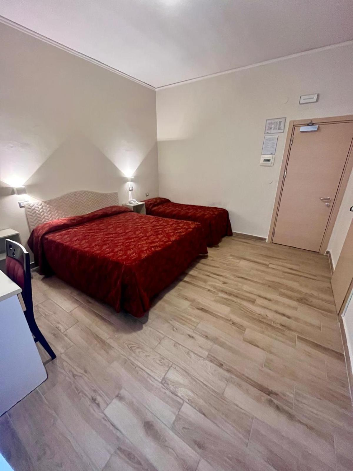 Pisani Hotel San Nicola La Strada Luaran gambar