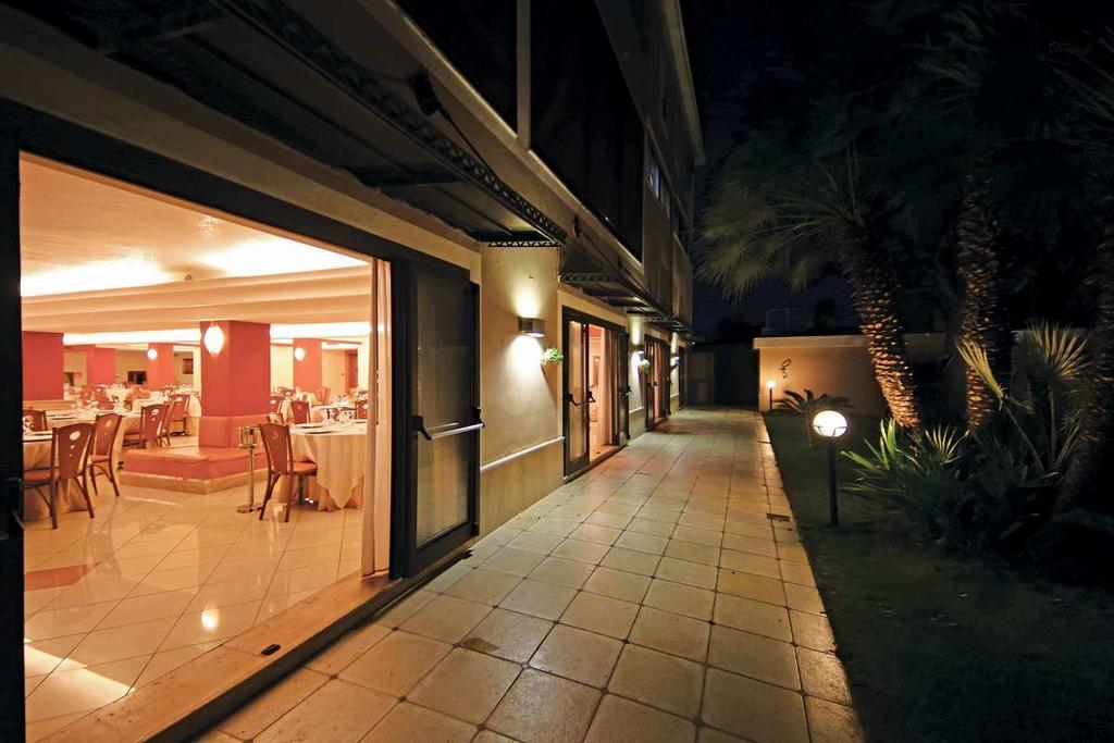 Pisani Hotel San Nicola La Strada Luaran gambar