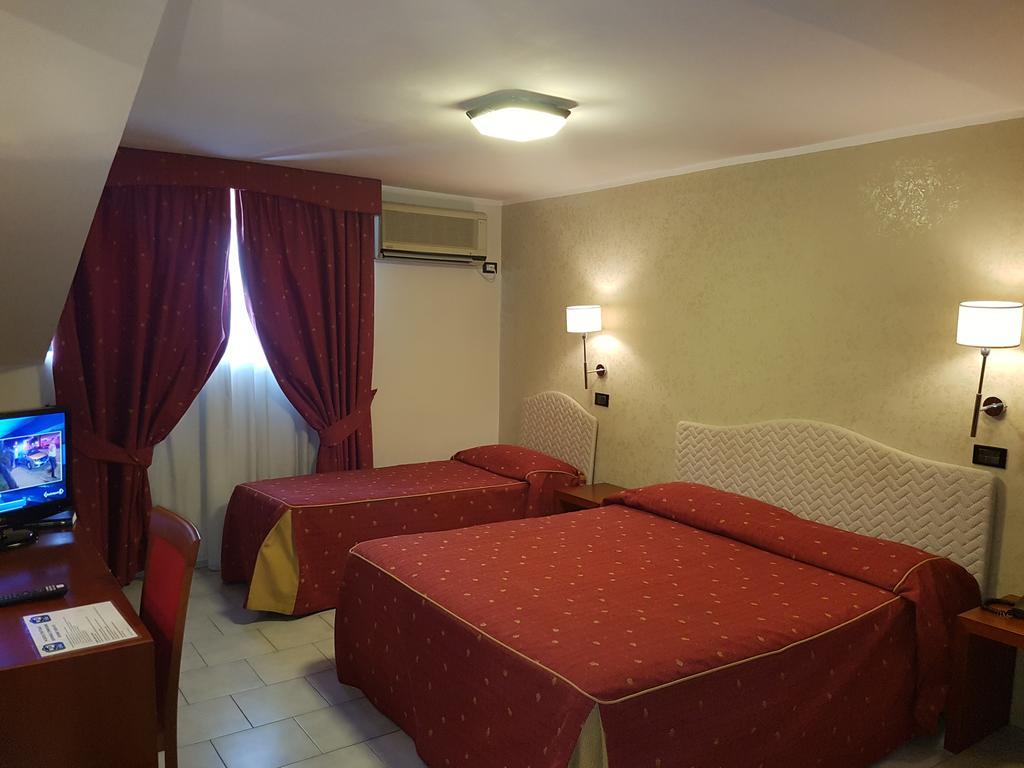 Pisani Hotel San Nicola La Strada Luaran gambar