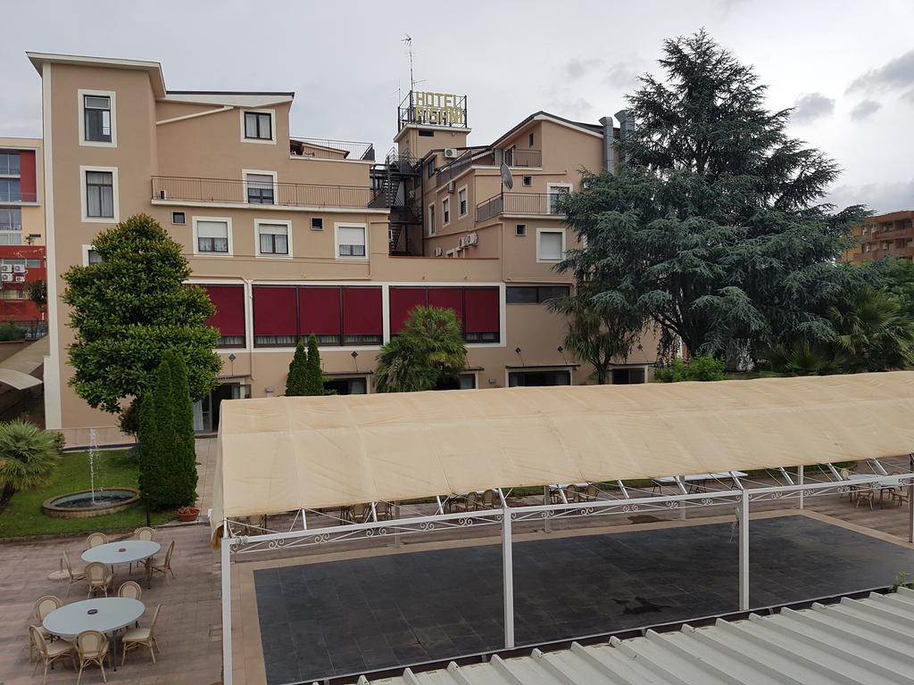Pisani Hotel San Nicola La Strada Luaran gambar