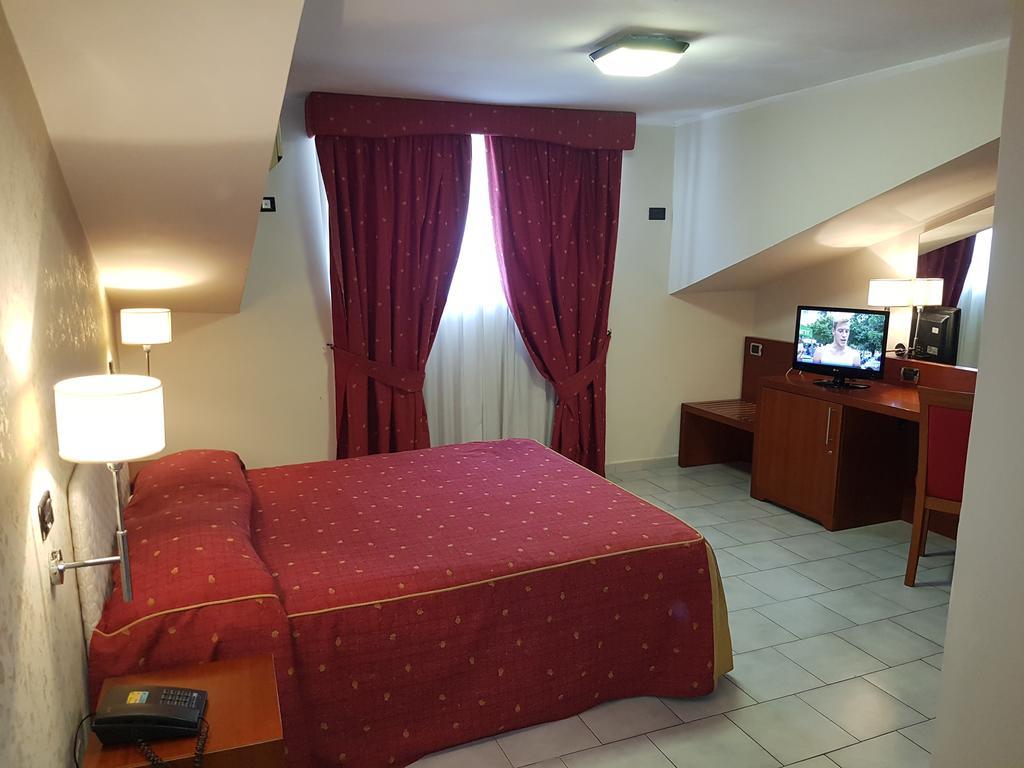 Pisani Hotel San Nicola La Strada Luaran gambar