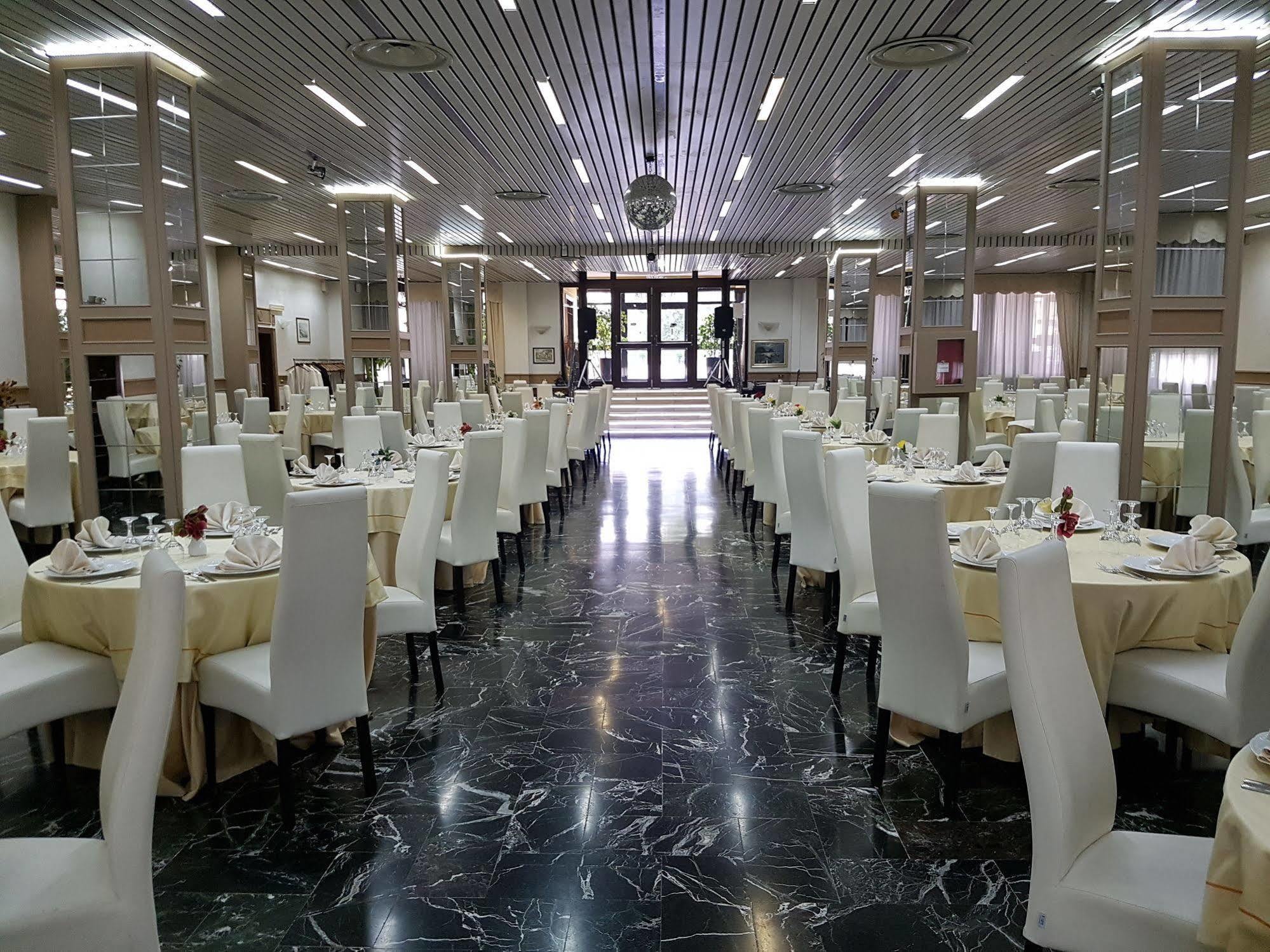 Pisani Hotel San Nicola La Strada Luaran gambar