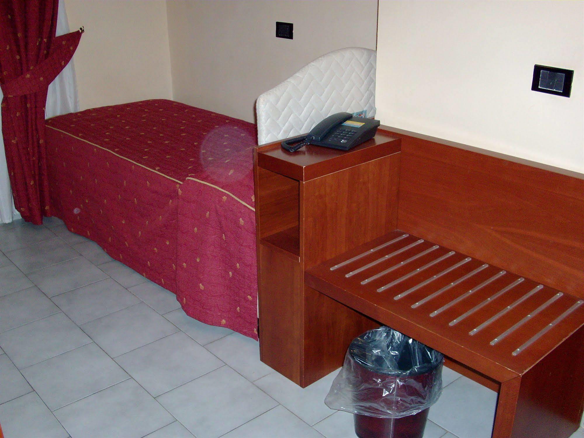 Pisani Hotel San Nicola La Strada Luaran gambar