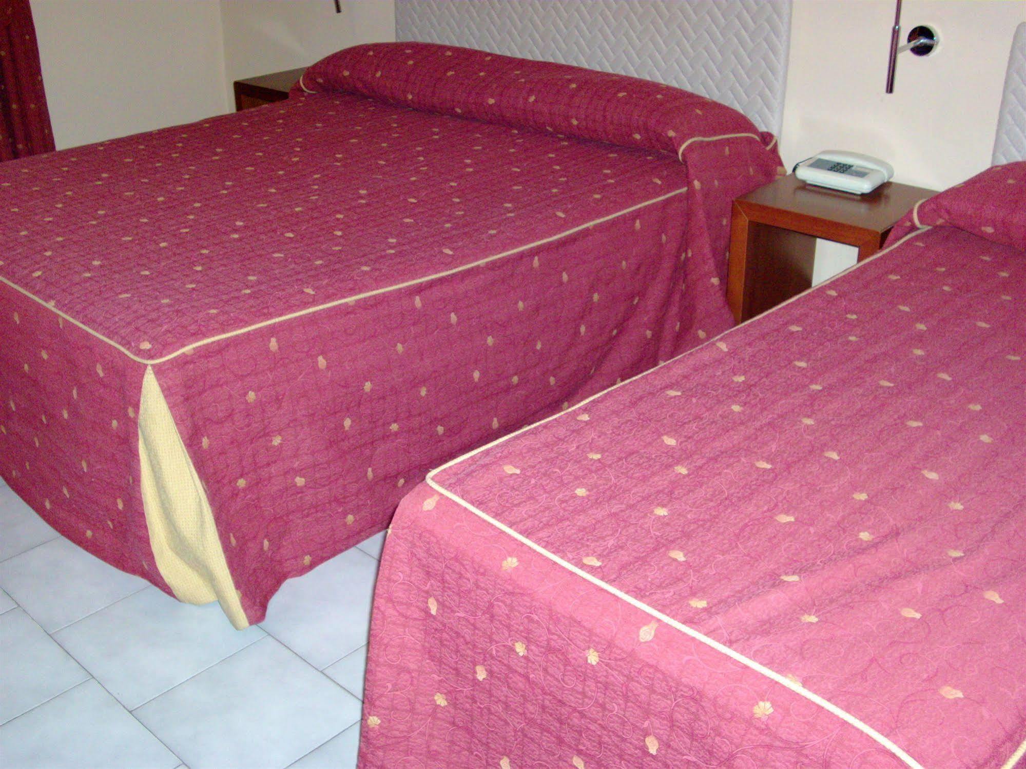 Pisani Hotel San Nicola La Strada Luaran gambar
