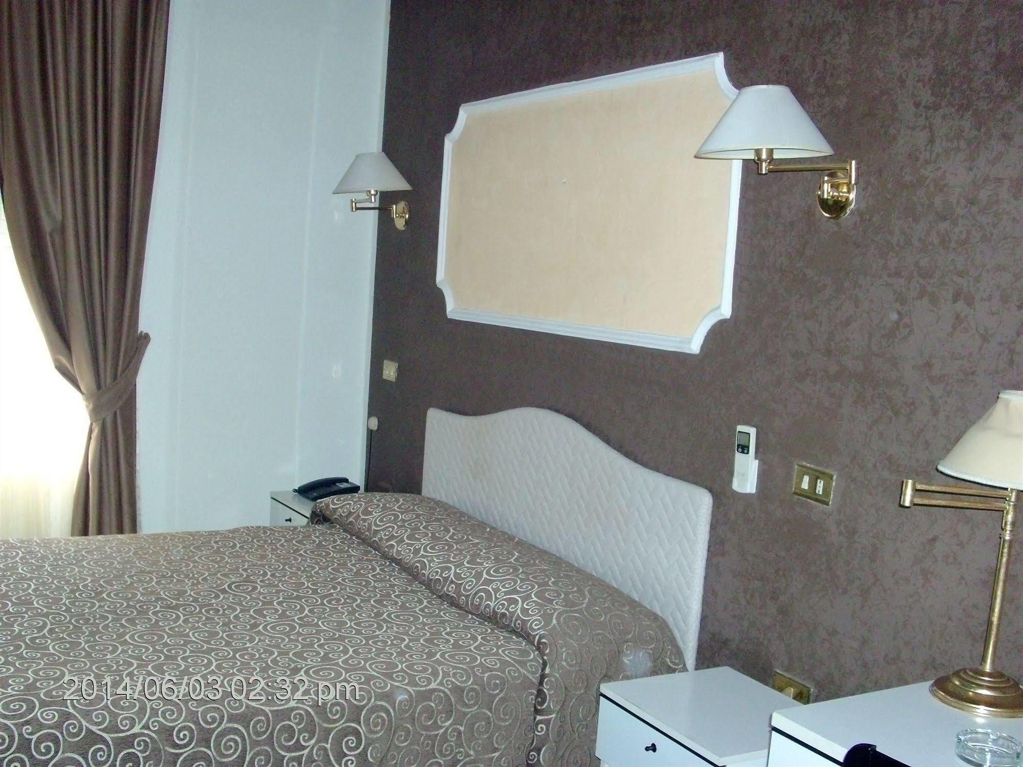 Pisani Hotel San Nicola La Strada Luaran gambar