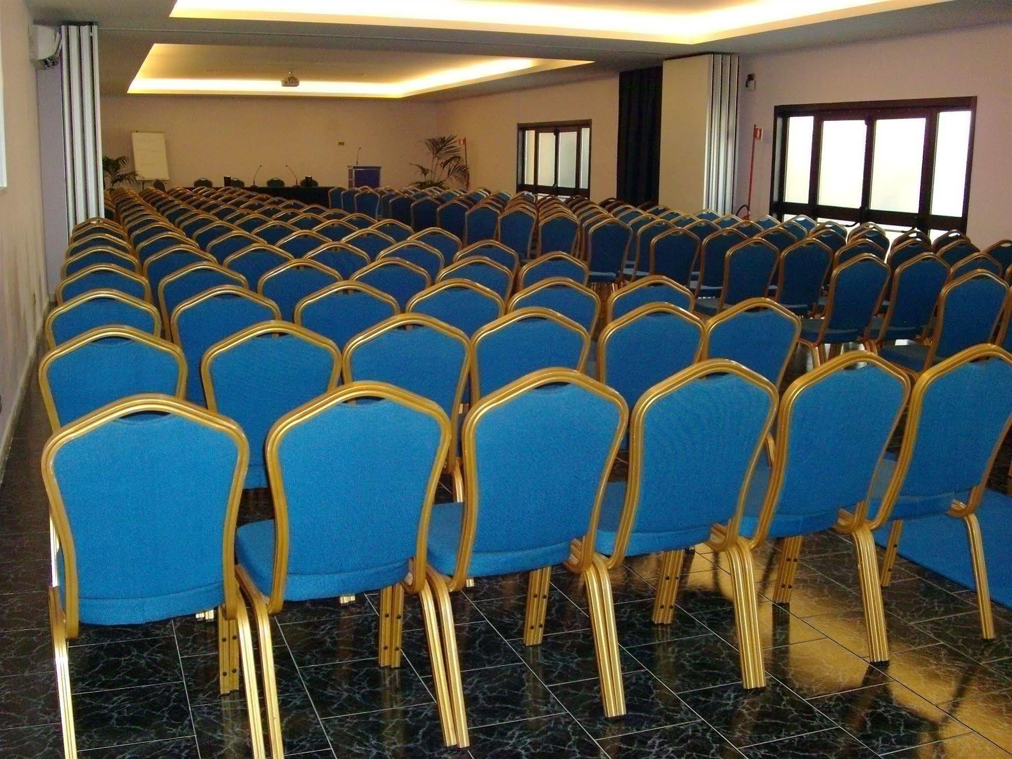 Pisani Hotel San Nicola La Strada Luaran gambar