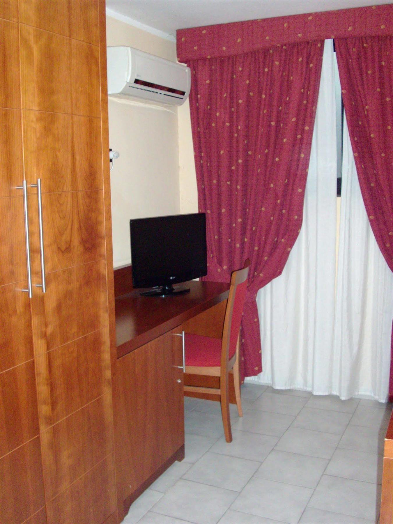 Pisani Hotel San Nicola La Strada Luaran gambar
